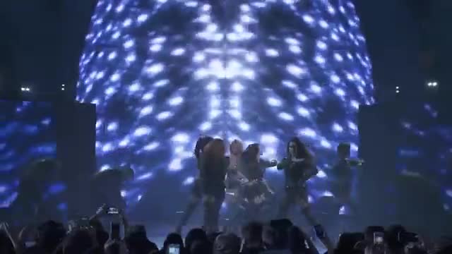 Britney Spears - Womanizer