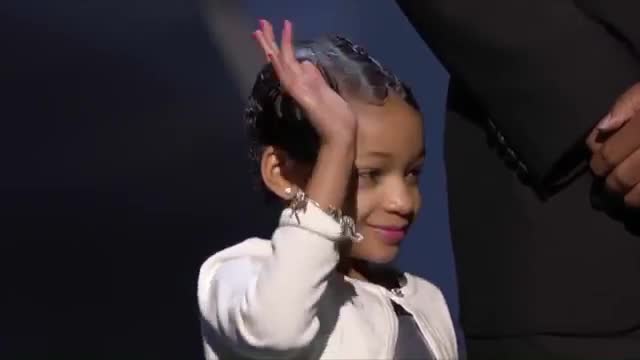 Leah Still Presents Eric Berry with AP Comeback Player of the Year