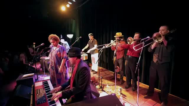 Aguanile (Live) - Malamanya