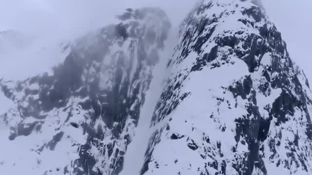 DJI – Expedition Greenland: Ski Mountaineering with Jimmy Chin