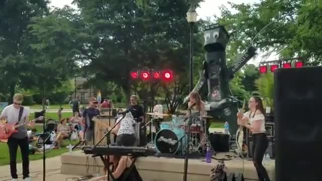 Serendipity band The Chain