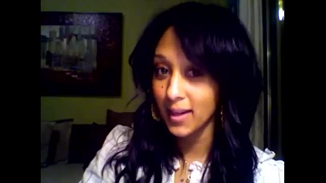 Tamera Mowry singing "I'm Going Down"