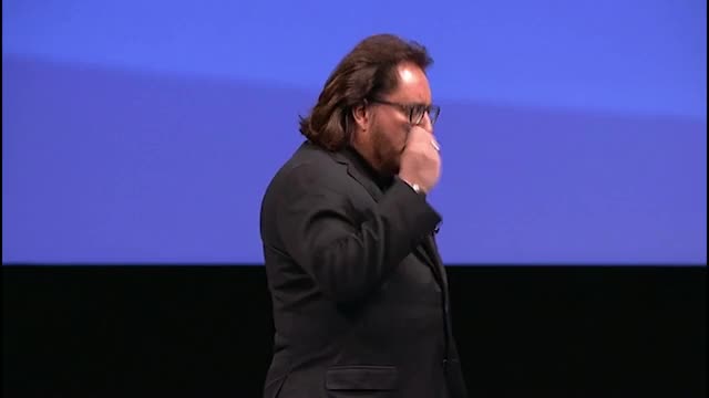 THE ICONIC SALES PROFESSIONAL: How To Stand Out and Win in a Hyper-com