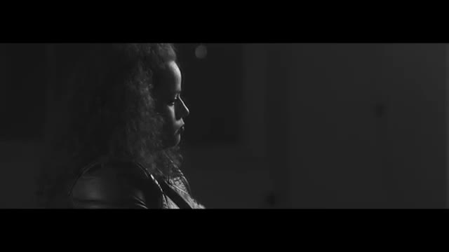 Áine - Plastic (Official Video)