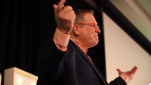 Employee Engagement Keynote Speaker | Workplace Happiness & Leadership | Tom Gue