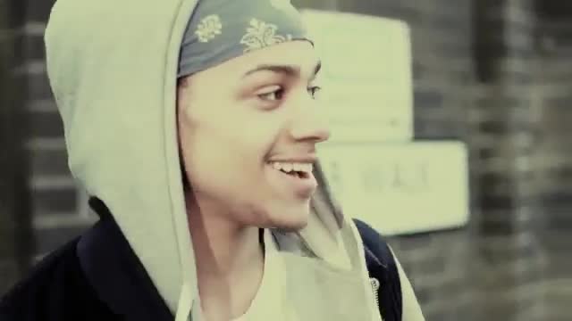 Bluey Robinson - Showgirl (Acoustic Street Session)