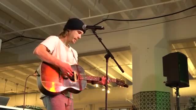 Andreas Moe Performs "Ocean", Live in Brooklyn