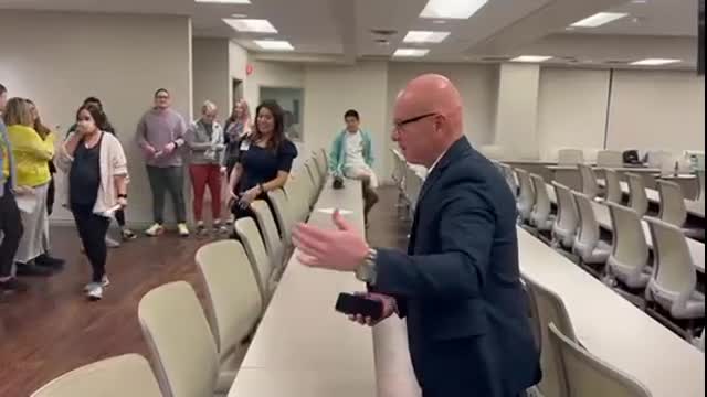 Johnny Morales led a fun, fast‑paced leadership team‑building session for Las Ve