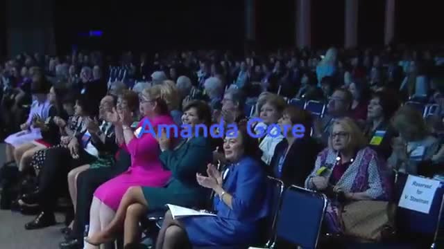 Amanda Gore Presenting to 7000