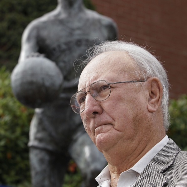 Hire a MEDIA & CURRENT EVENTS speaker Bob Cousy
