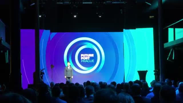 Scott Amyx speaking in Prague 2017