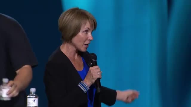 Dori emcee intro for Valorie Burton