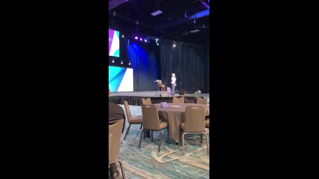 Introducing John Maxwell at the International Maxwell Conference